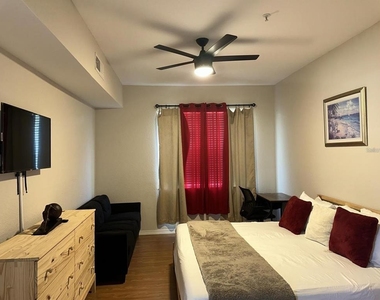 4006 Venetian Bay Drive - Photo Thumbnail 4