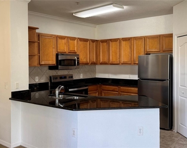 6121 Metrowest Boulevard - Photo Thumbnail 7