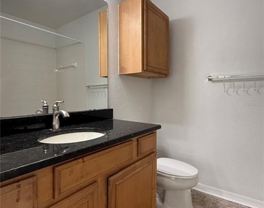 6121 Metrowest Boulevard - Photo Thumbnail 11