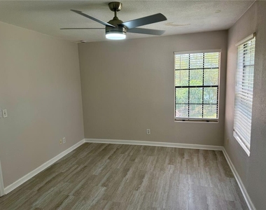 375 Lake Ontario Court - Photo Thumbnail 9
