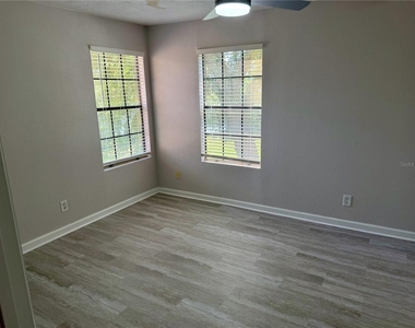 375 Lake Ontario Court - Photo Thumbnail 10