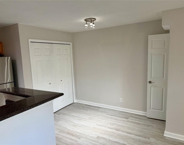 375 Lake Ontario Court - Photo Thumbnail 7