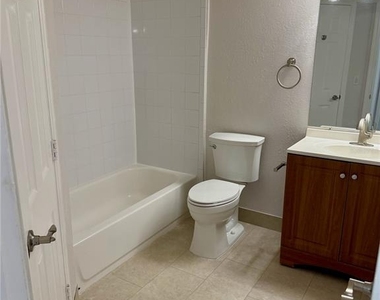 375 Lake Ontario Court - Photo Thumbnail 12