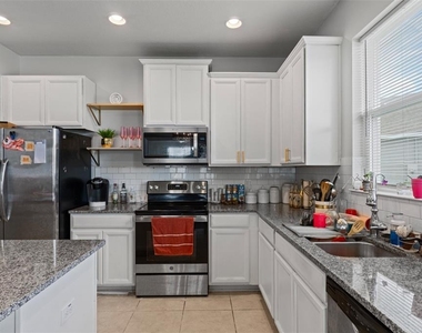 2621 Glenrock Court - Photo Thumbnail 9