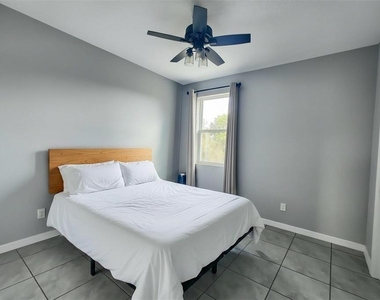 2087 Emerald Springs Drive - Photo Thumbnail 8