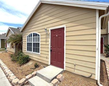 621 Washington Palm Loop - Photo Thumbnail 1