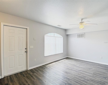 621 Washington Palm Loop - Photo Thumbnail 3