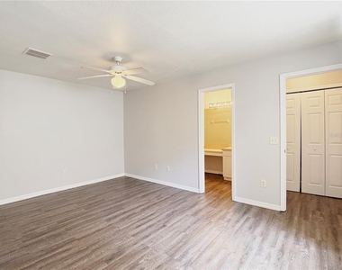 621 Washington Palm Loop - Photo Thumbnail 7