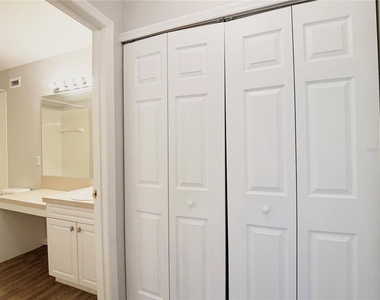 621 Washington Palm Loop - Photo Thumbnail 9