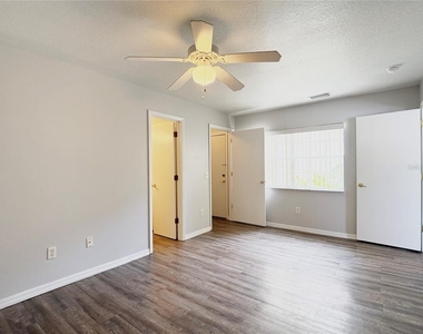 621 Washington Palm Loop - Photo Thumbnail 8