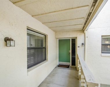 439 S Netherwood Crescent - Photo Thumbnail 2