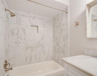 439 S Netherwood Crescent - Photo Thumbnail 10