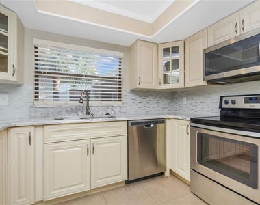 439 S Netherwood Crescent - Photo Thumbnail 4