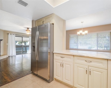 439 S Netherwood Crescent - Photo Thumbnail 5