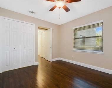 439 S Netherwood Crescent - Photo Thumbnail 8