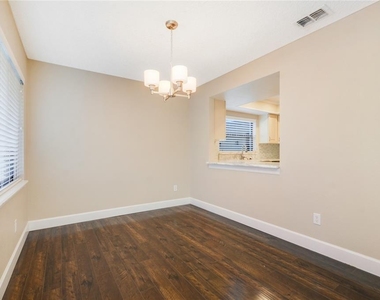 439 S Netherwood Crescent - Photo Thumbnail 11