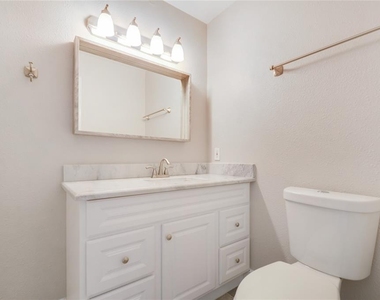 439 S Netherwood Crescent - Photo Thumbnail 12
