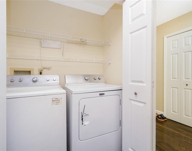 439 S Netherwood Crescent - Photo Thumbnail 13