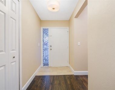 439 S Netherwood Crescent - Photo Thumbnail 3