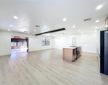 3463 Arnel Drive - Photo Thumbnail 4
