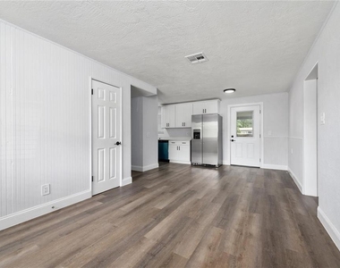 603 Conrad Drive - Photo Thumbnail 2