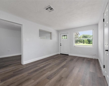 603 Conrad Drive - Photo Thumbnail 6