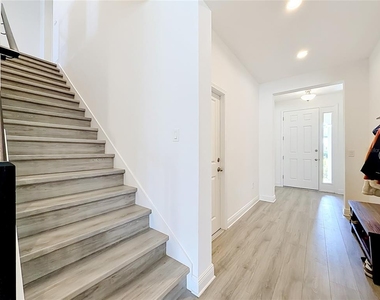 4485 Davos Drive - Photo Thumbnail 8