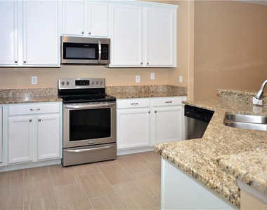 10747 Masters Drive - Photo Thumbnail 4