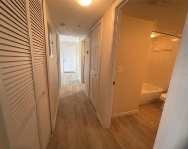 1122 S Pine Ridge Circle - Photo Thumbnail 12