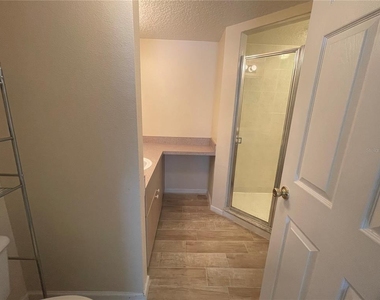 1122 S Pine Ridge Circle - Photo Thumbnail 10