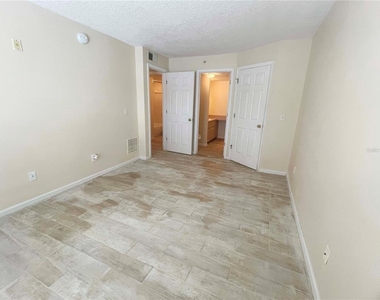 1122 S Pine Ridge Circle - Photo Thumbnail 16