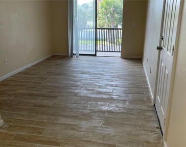 1122 S Pine Ridge Circle - Photo Thumbnail 6