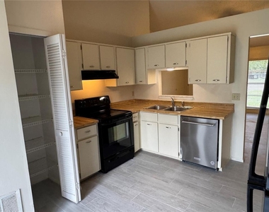 10041 Massey Street - Photo Thumbnail 5