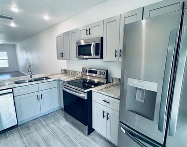 309 Clermont Drive - Photo Thumbnail 10
