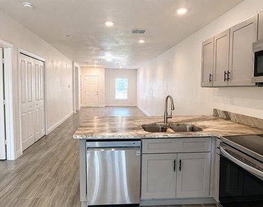 309 Clermont Drive - Photo Thumbnail 9