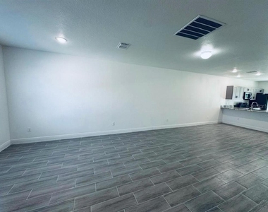 309 Clermont Drive - Photo Thumbnail 4