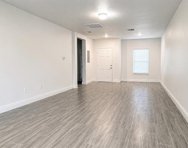 309 Clermont Drive - Photo Thumbnail 11