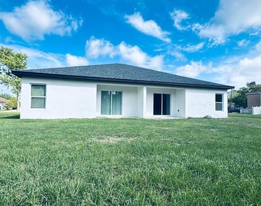 309 Clermont Drive - Photo Thumbnail 3