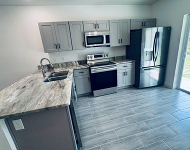 309 Clermont Drive - Photo Thumbnail 8