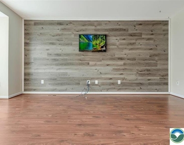 10 White Rose Lane - Photo Thumbnail 14