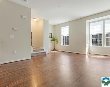 10 White Rose Lane - Photo Thumbnail 12