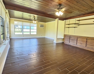 309 Park Boulevard N - Photo Thumbnail 8