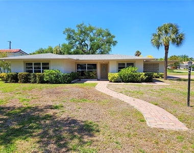 309 Park Boulevard N - Photo Thumbnail 1