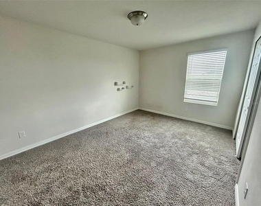 144 Towns Circle - Photo Thumbnail 14