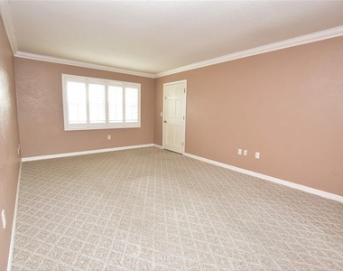 1920 E Edgewood Drive - Photo Thumbnail 5
