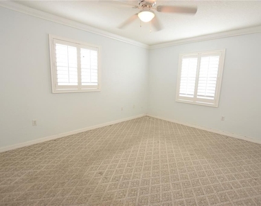 1920 E Edgewood Drive - Photo Thumbnail 10