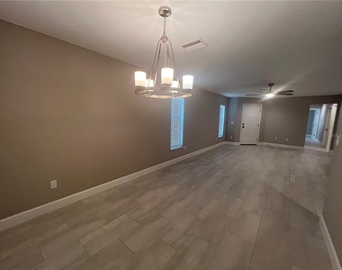 12073 Henley Avenue - Photo Thumbnail 8
