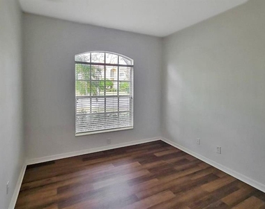 6836 Bay Hill Drive - Photo Thumbnail 15