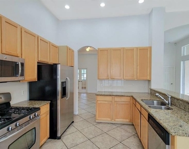 6836 Bay Hill Drive - Photo Thumbnail 10