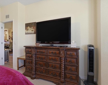 819 Fairwaycove Lane - Photo Thumbnail 11